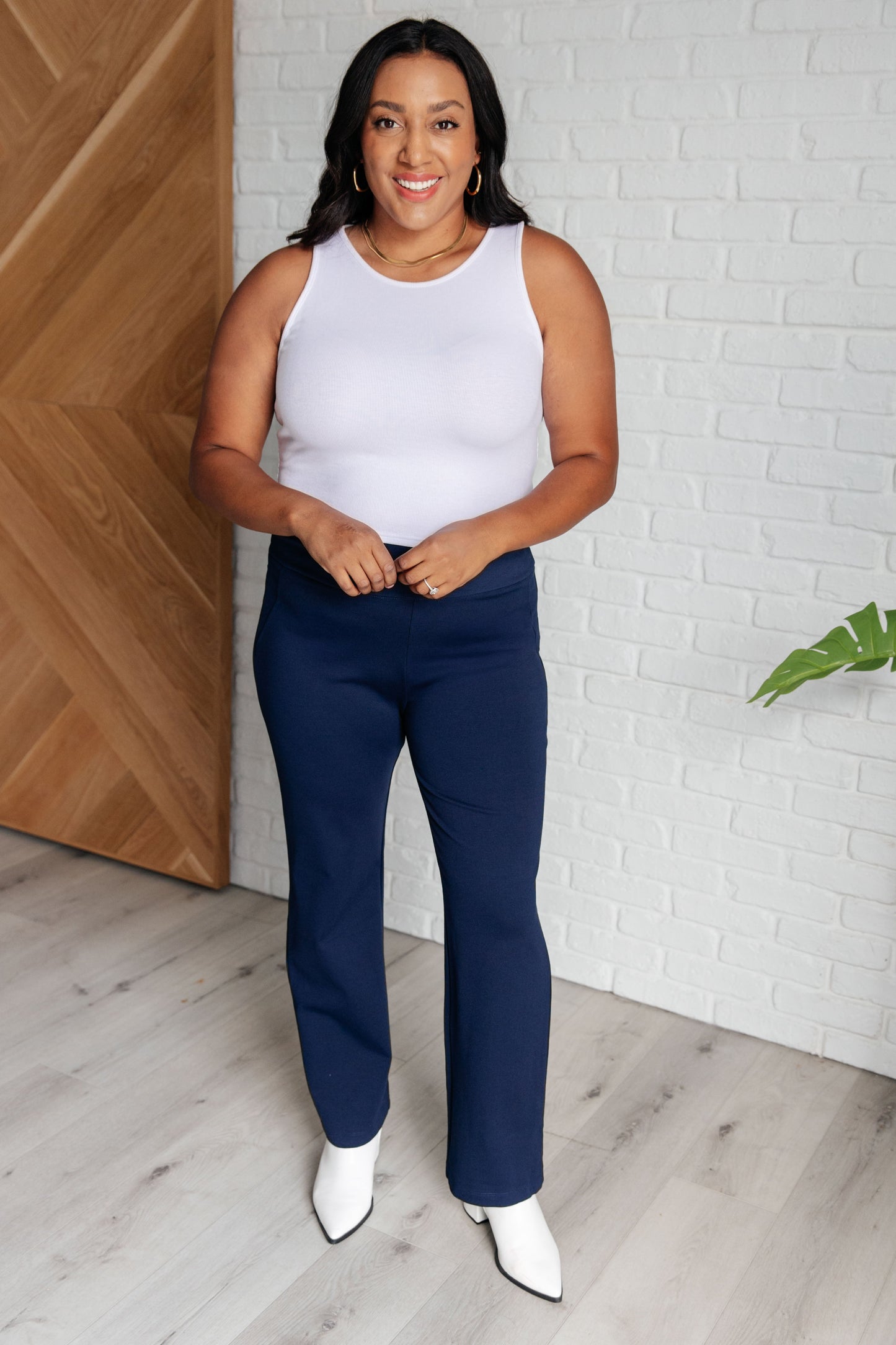 Dear Scarlett Magic Straight Pants in Navy