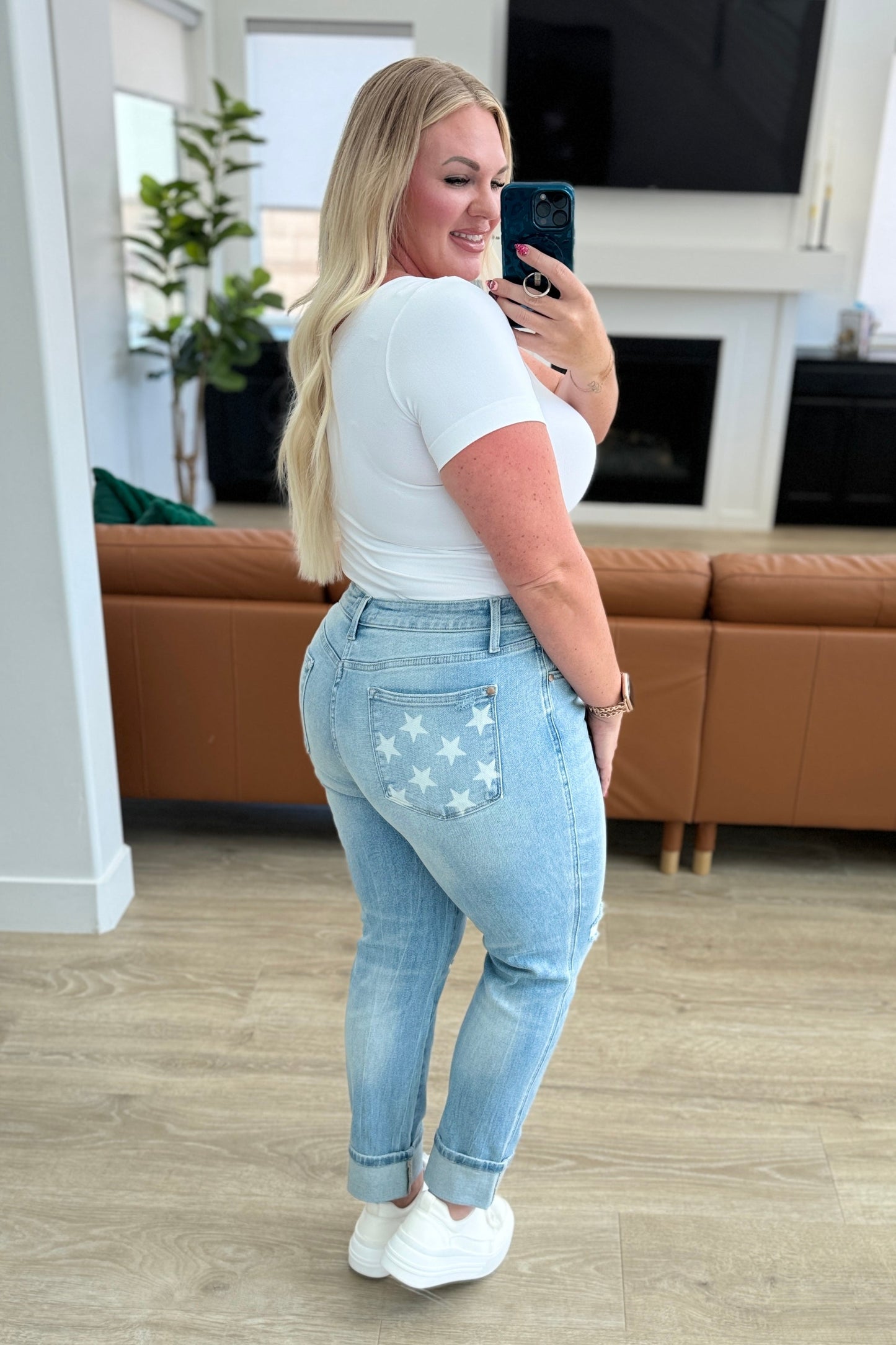 Judy Blue Sam Mid Rise Star Pocket Boyfriend Jeans