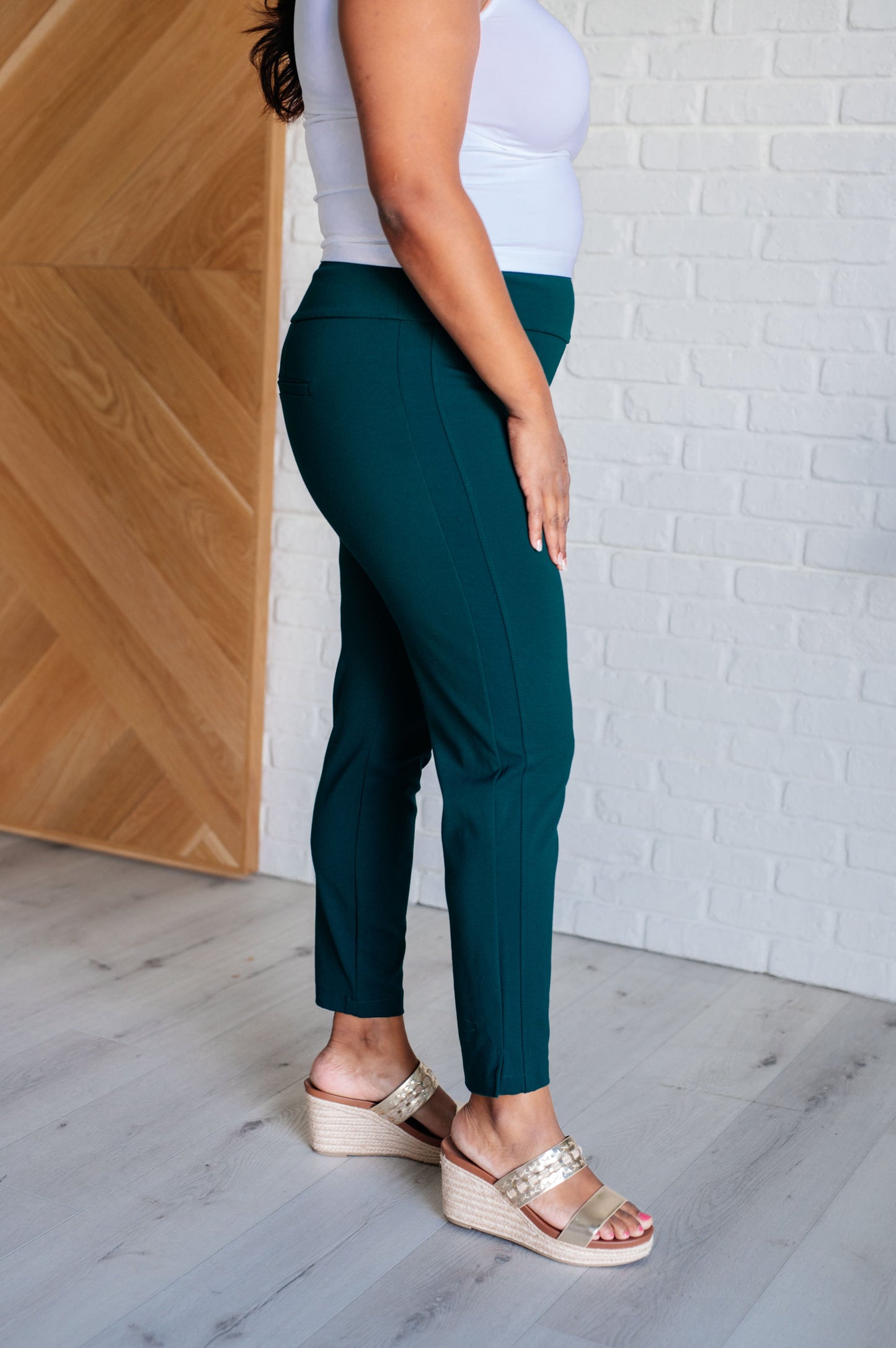 Dear Scarlett Magic Ankle Crop Skinny Pants in Hunter Green