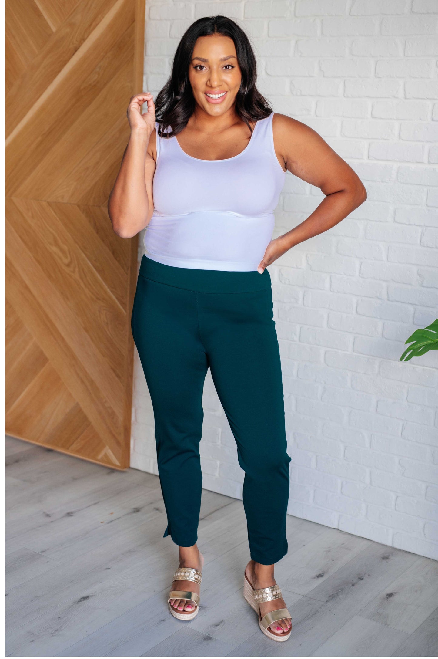 Dear Scarlett Magic Ankle Crop Skinny Pants in Hunter Green